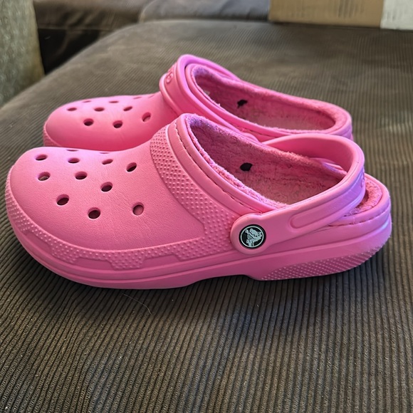 CLASSIC PINK FLEECE LINED CROCS MEN’S 5 WOMEN’S 7 EUC CLOGS SHOES - Picture 2 of 5